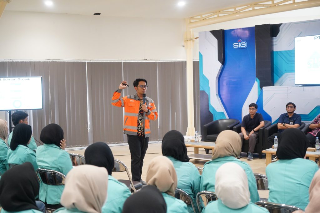 Puluhan Mahasiswa D3 Teknik Kimia UNS Belajar Praktik Industri di Semen Gresik Pabrik Rembang