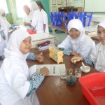 Mak, Ajari Aku Buat PR Kimia!