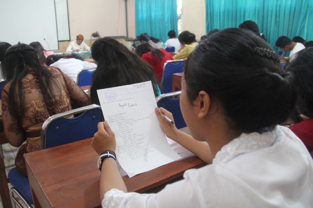 Menumbuhkan dan mengembangkan budaya Literasi