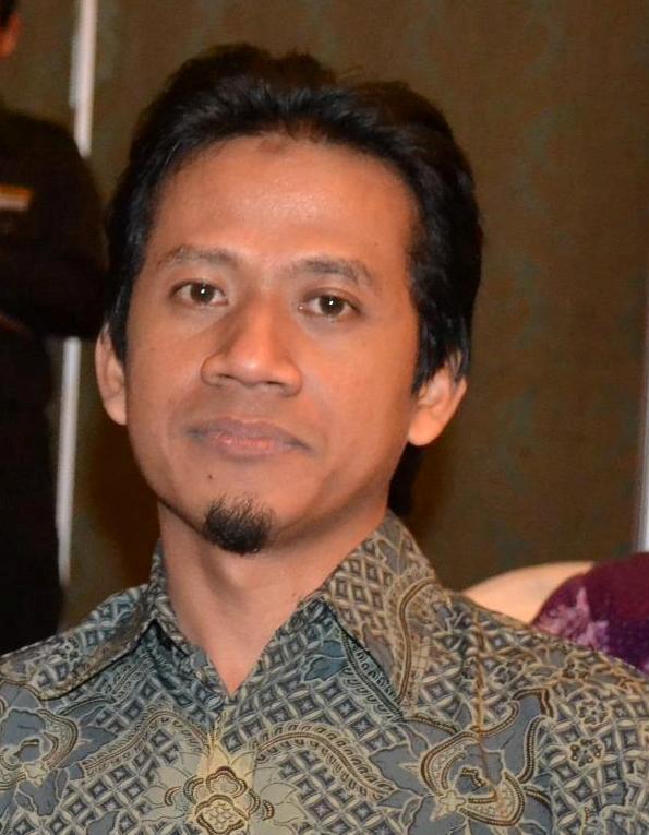 Membangun Identitas, Meraih Kenikmatan