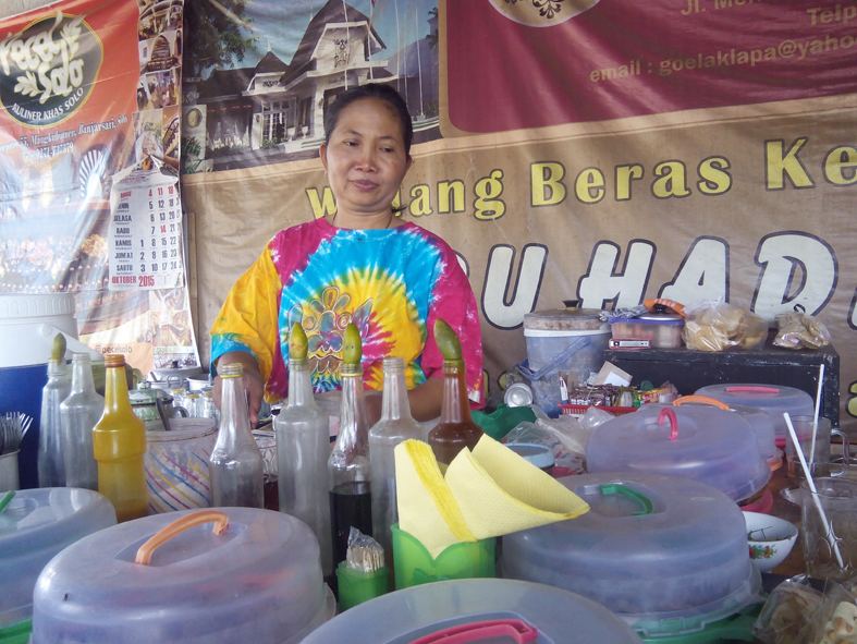Nongkrong sembari Makan di Sudut Mangkunegaran