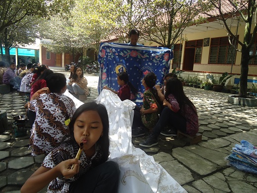 Membumikan Batik di Sekolah