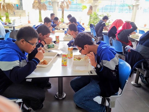 Beginilah Kantinnya Orang Singapura