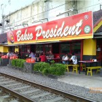 Sensasi  Makan Bakso di Tepian Rel