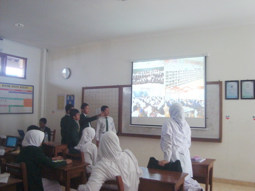 Menyelami Samudra Ilmu di Bumi Allah