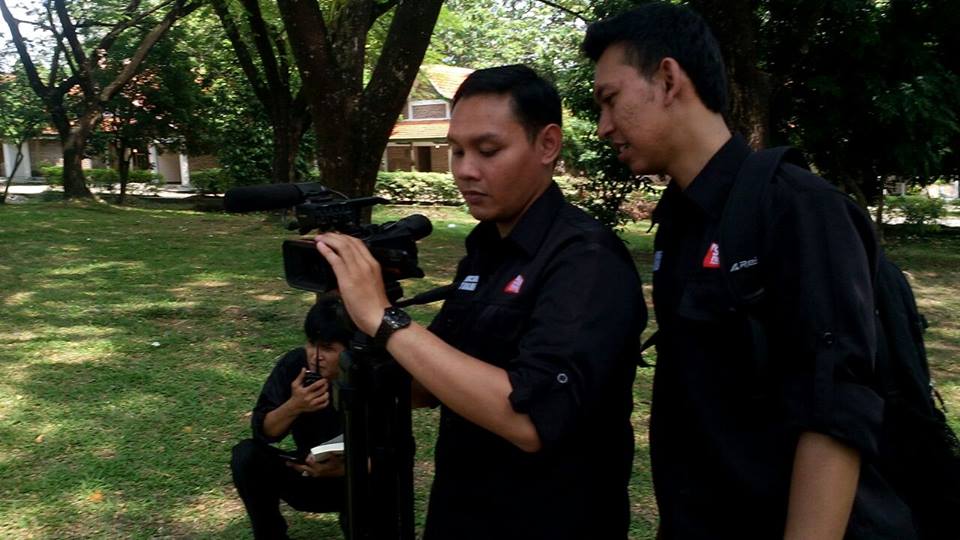 SETIAP ORANG HARUS TERBITKAN BUKU