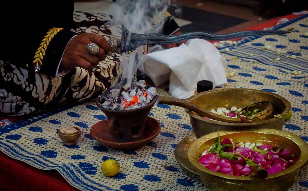 HIKAYAT KERIS HOROR MENJELAJAH SURO