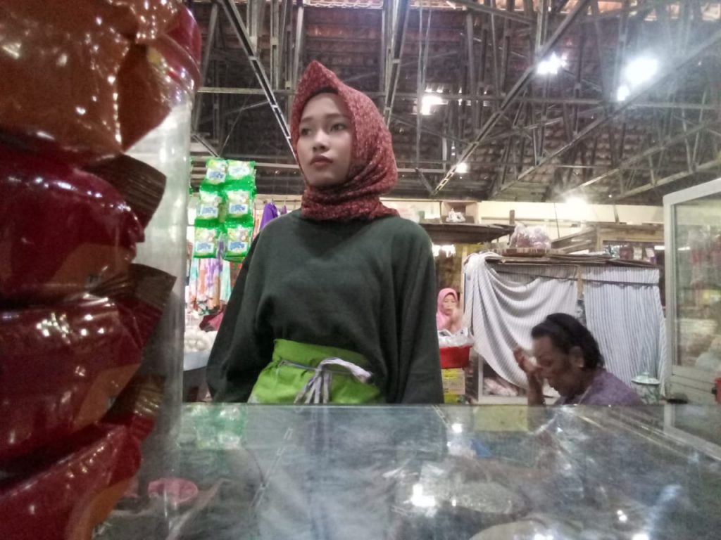 Ada Pedagang Manis di Pasar Tegalgondo Klaten, Ini Sosoknya