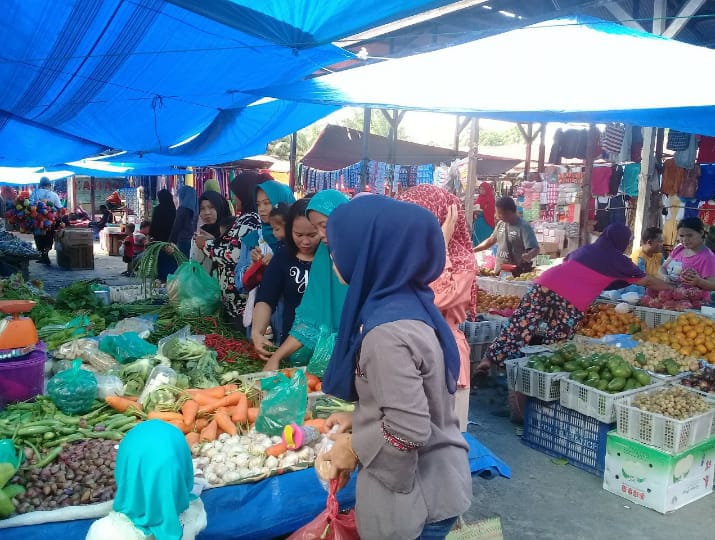 Uniknya Pasar Yang Hanya Ada Pada Hari Senin Saja