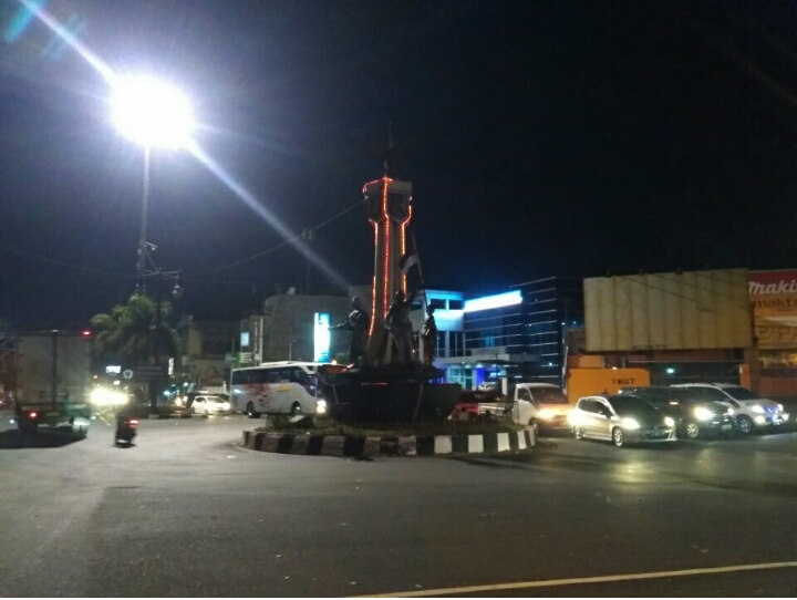 Simpang Tiga Penghubung Tiga Kota Besar yang Tak Pernah Sepi