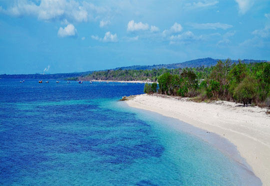 Pesona Pantai Tablolong Memang Bukan Kaleng-Kaleng