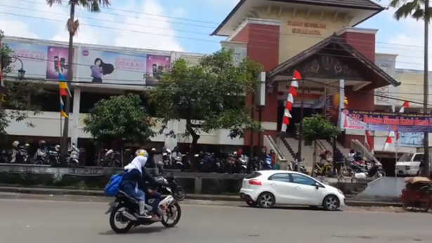 Pasar Nusukan, Pasar Serba Ada