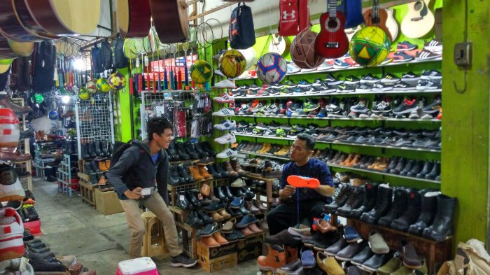 Pasar Murah Dan Lenhgkap Di Solo? Pasar Klithikan Notohardjo Jawabanya