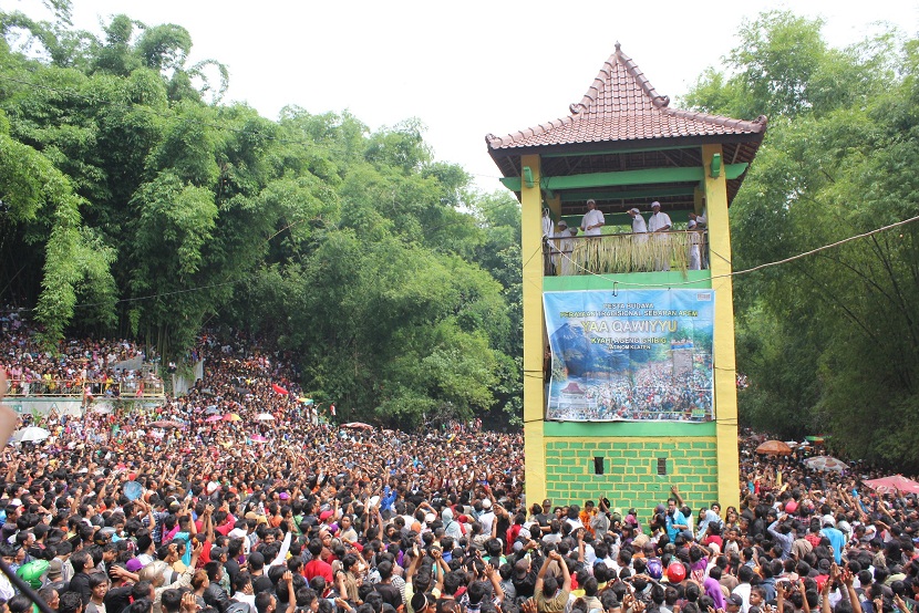 Pesona Sebaran Apem Yaa Qowiyyu di Jatinom Klaten