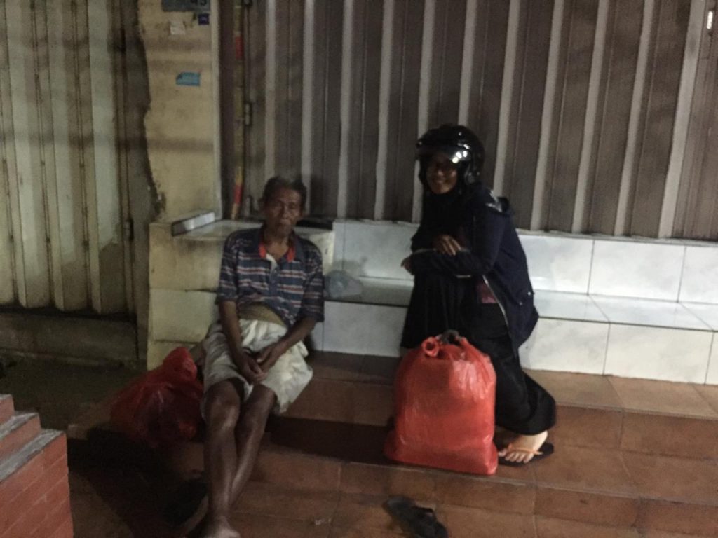 Sedekah Nasi Jumat, Komunitas KNB Muliakan Kaum Dhuafa