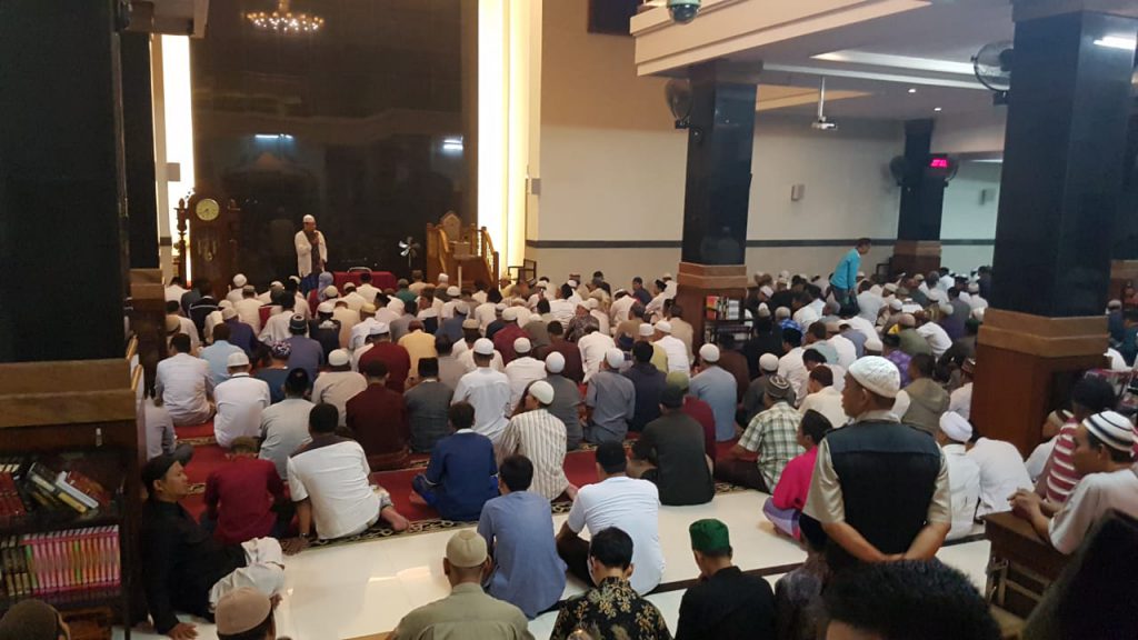 Ribuan Umat Muslim Bali Rapatkan Barisan, Tunaikan Shalat Shubuh Akbar Berjamaah