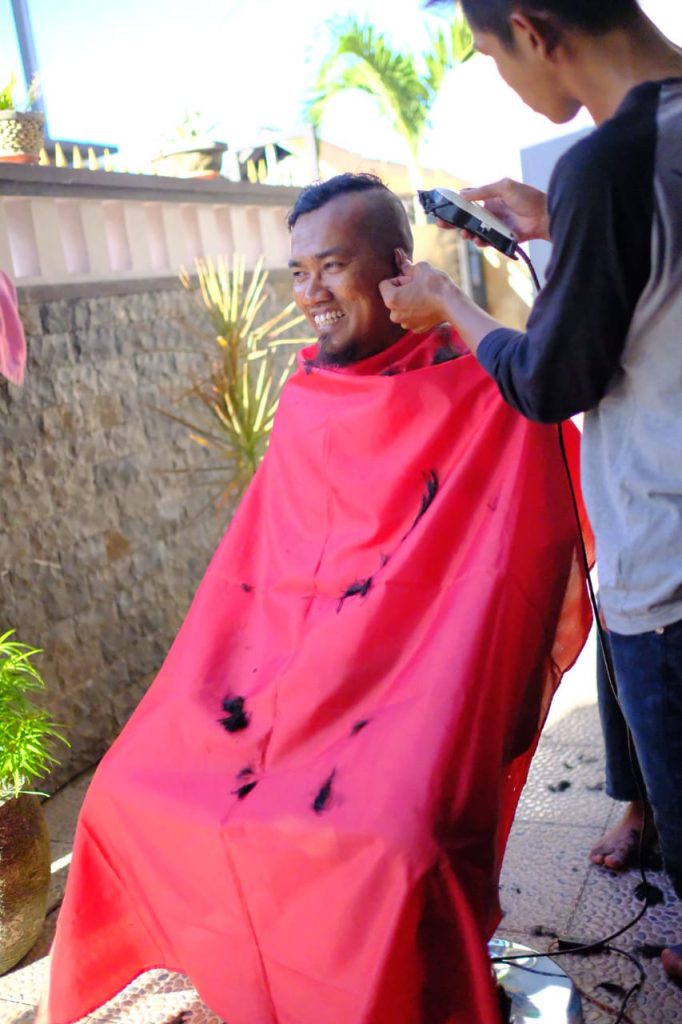 Pertama Dalam Sejarah Wakil Umat Islam di Bali Lolos 4 Besar DPD RI,  Relawan Pangkas Rambut Demi Bayar Nazar