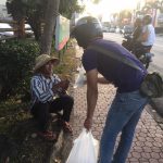 Ketimbang Ngemis Bali Ngabuburit on The Road : Bagi Hidangan untuk Kaum Dhuafa dan Sosok Mulia