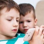 Waspadai Pengaruh Kecanduan Daring Terhadap Kondisi Kejiwaan Anak