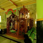 6 Rekomendasi Kayu Terbaik untuk Mimbar Masjid