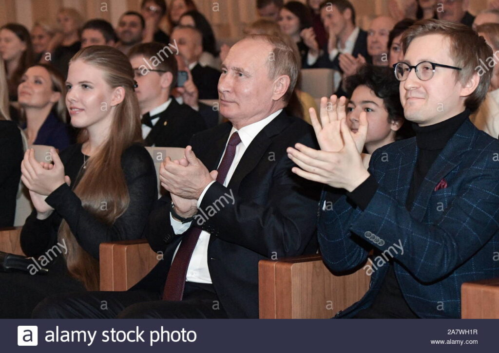 NATIONAL UNITY DAY, CARA RUSIA MENGOBATI LUKA MASA LALU