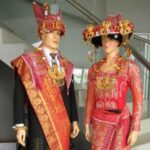 5 Pakaian Adat Khas Sumatera Utara Yang Perlu Dilestarikan