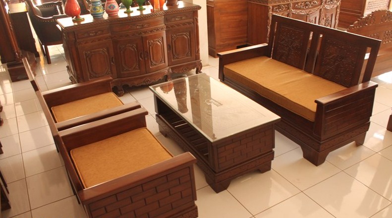 Memilih Kursi Tamu Kayu untuk Tampilan Klasik