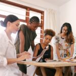 Perbedaan Cara Memilih Pakaian Di Berbagai Aktivitas Biar Nggak Salah Kostum