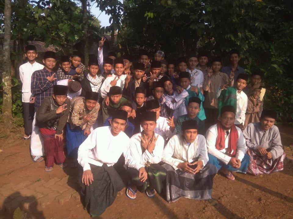 DINAMIKA KEHIDUPAN SANTRI DI PONDOK PESANTREN