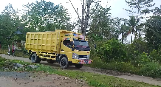 Akibat Jembatan Rusak Di Mario, Desa Muktitama, Kecamatan Baebunta Selatan Jadi Ramai Kendaraan
