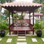 Ide Desain Gazebo Kayu yang Bisa Anda Gunakan Bersantai Bersama Keluarga