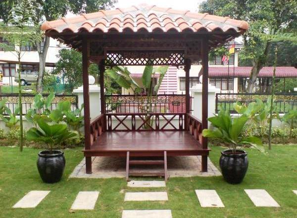 Ide Desain Gazebo Kayu yang Bisa Anda Gunakan Bersantai Bersama Keluarga