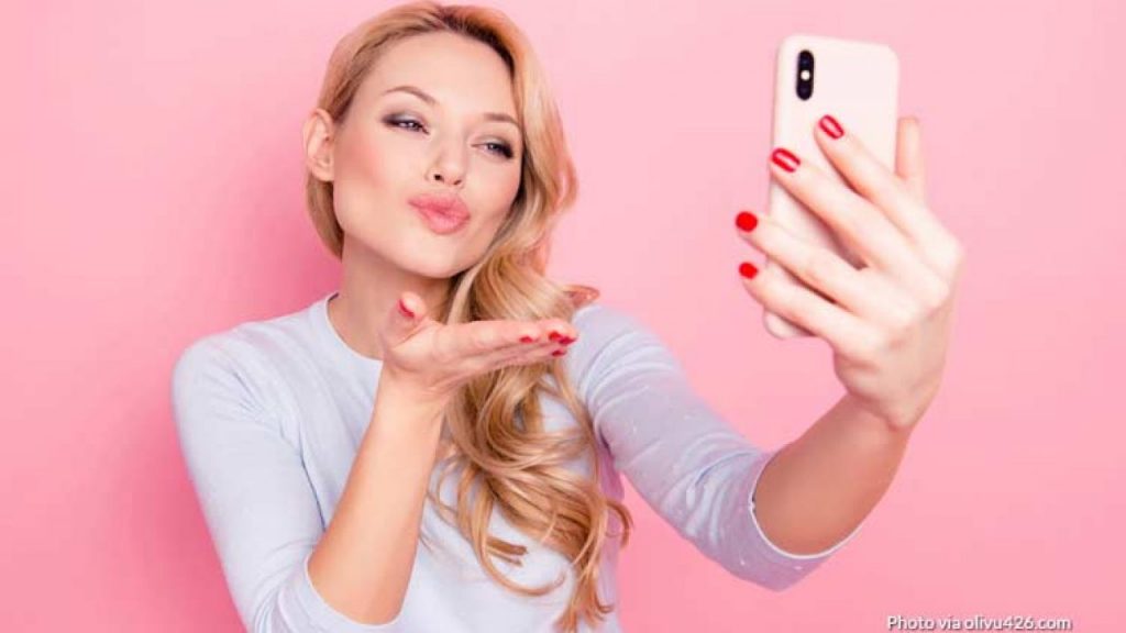 Tips Foto Selfie Agar Terlihat Sempurna