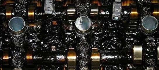 Cara Membersihkan Kerak pada Mesin Mobil