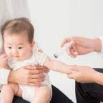 Bagaimana bila Bayi Alami Demam Setelah Imunisasi?