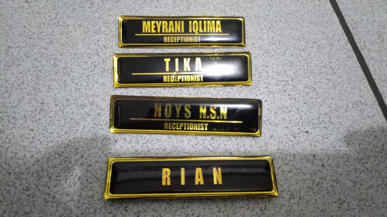 Inilah Tips Memilih Papan Nama Dada Yang Benar