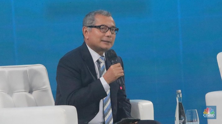 direktur-utama-bank-bri-sunarso-dalam-economic-outlook-2023-dengan-tema-menjaga-momentum-ekonomi-di-tengah-ketidakpastian-di-h_169