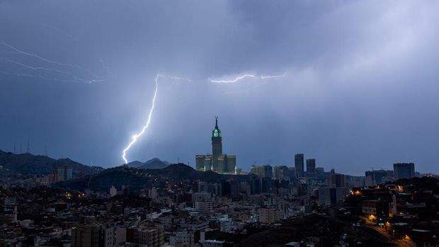 Berikut Fakta tentang Petir Yang Banyak Orang Beranggapan Yang Salah