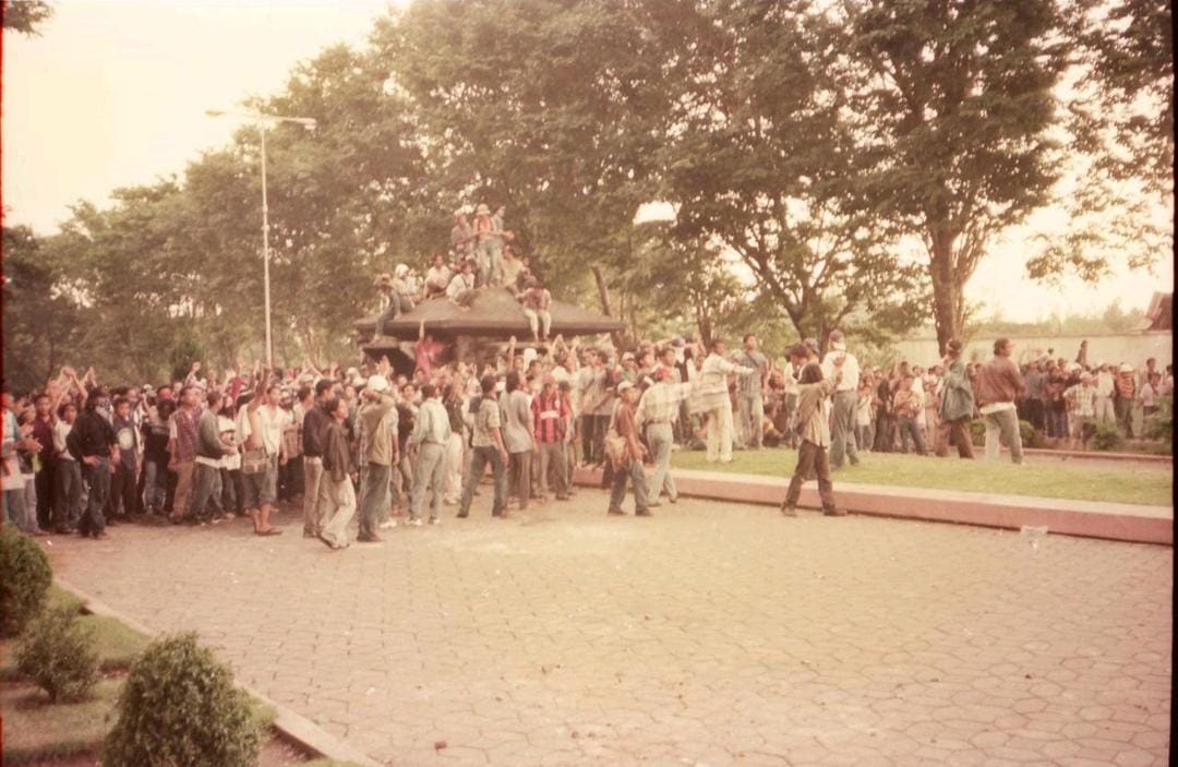 Demonstrasi UNS Mei 1998